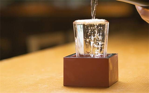 正宗茅台多少钱一瓶(53度茅台正品酒价格表)
