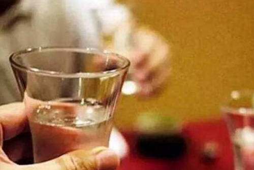 华堂酒53度多少钱一瓶「06年人民大会堂华堂酒价格」