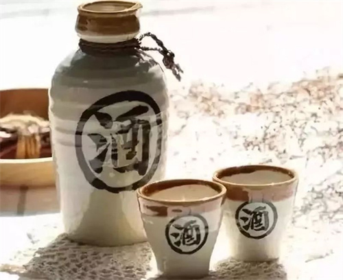 品味独特的棕色茅台酒,品味不一样的醇香体验